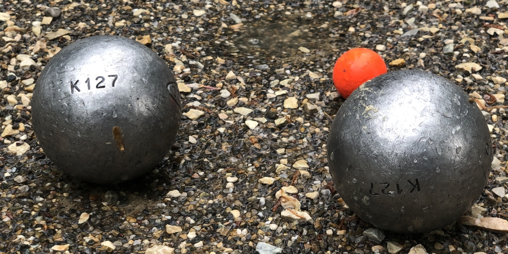 Boule-Kugeln auf der Bahn