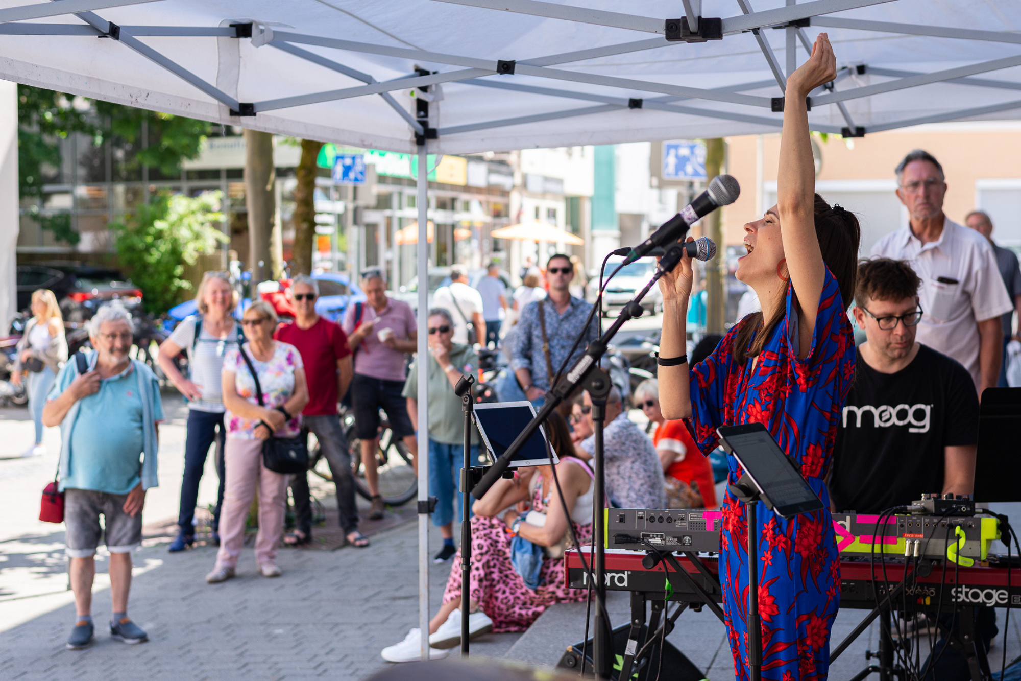 Sängerin beim Tag der Musik ©Niko Spettmann