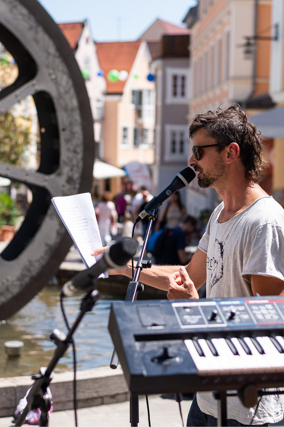 Band vor dem Mühlrad beim Tag der Musik  ©Niko Spettmann